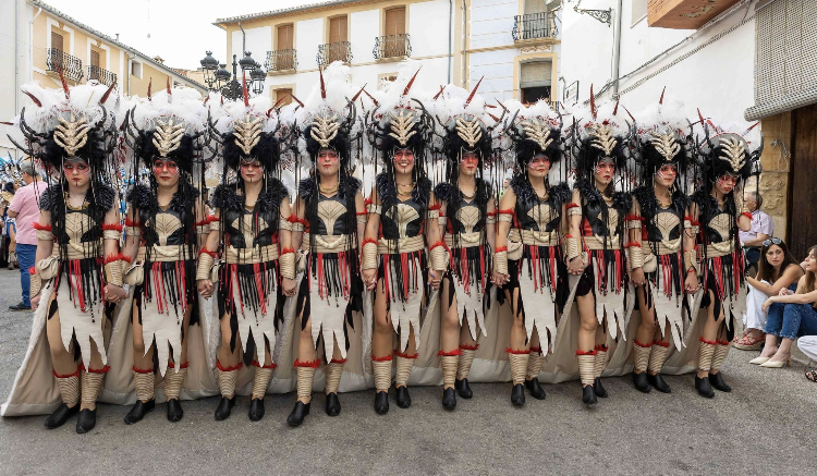 Moros y Cristianos en Cocentaina: tradición, actos y alquiler de trajes festeros